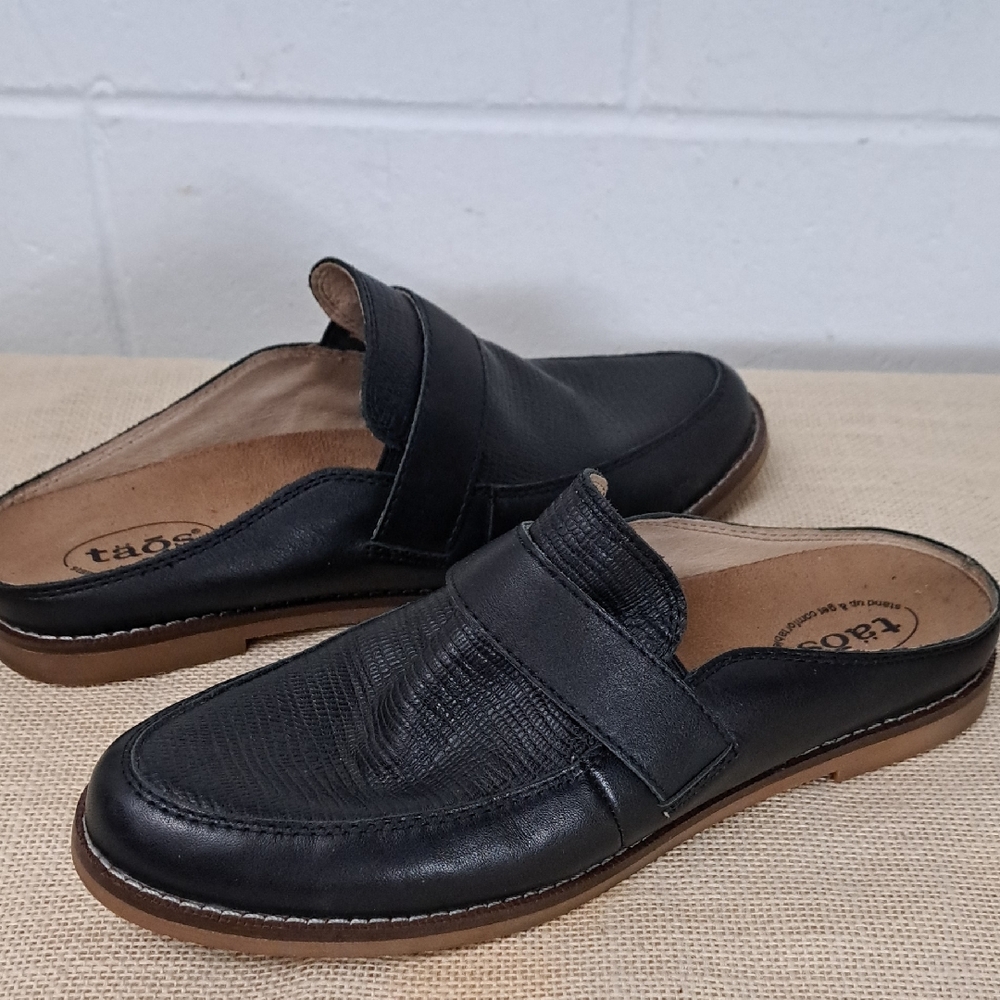 Taos Royal Black Leather Slip On Mule Sz7